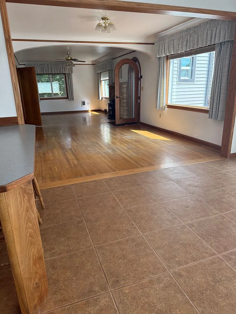 Beautiful 3 bed, 2 bath farmhouse in Colfax on 3 acres! — Photo 3