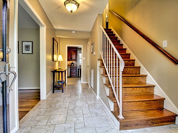 porcelain tile in foyer