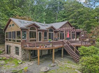 124 Paupack Point Rd, Hawley, PA 18428
