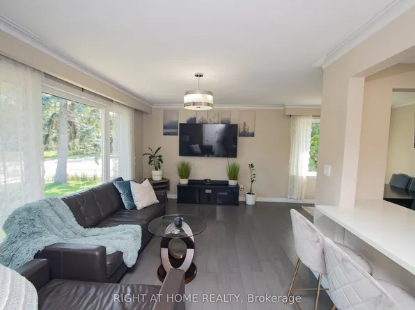 65 Bridgenorth Cres, Toronto, ON M9V 2M5