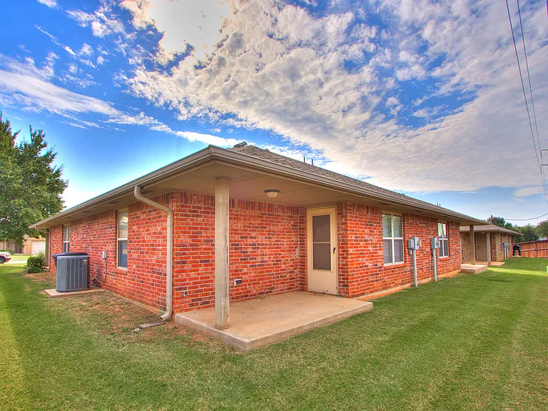 2413 Kyle Robert Ln — Photo 42