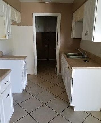 4th image of 1123 Navajo Ave