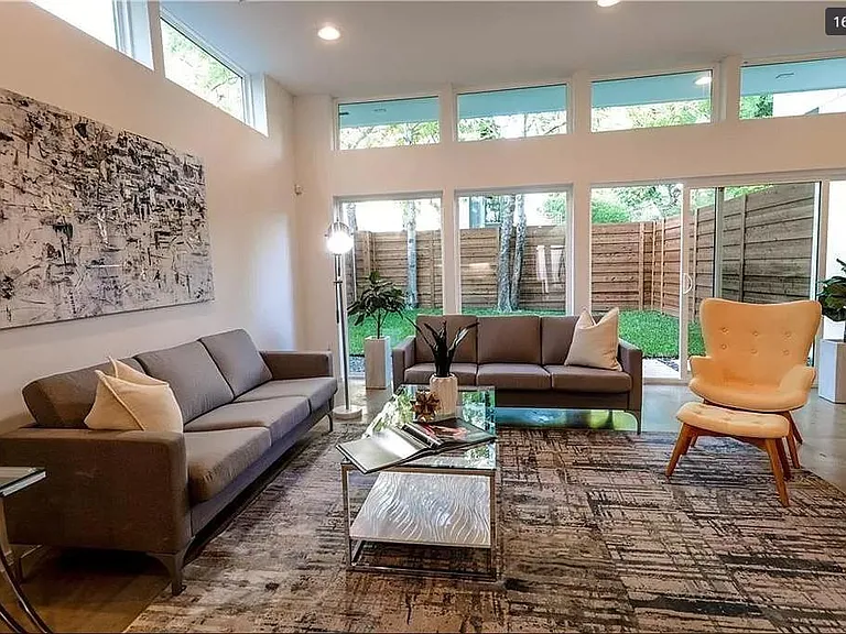 2308 N Prairie Ave — Photo 16