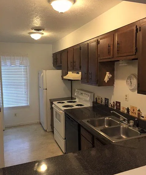 96 Hudson Ave #3 — Photo 2
