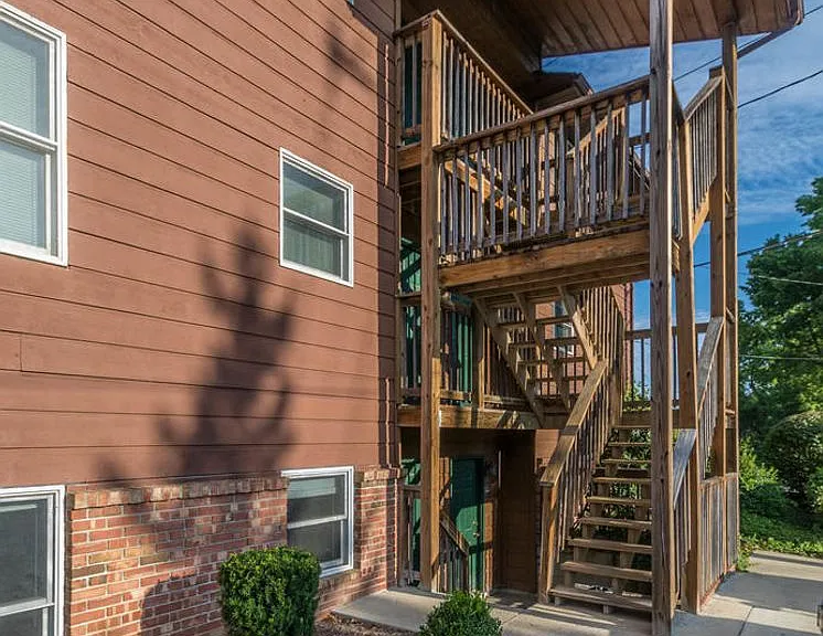 521 E Smith Ave — Photo 12