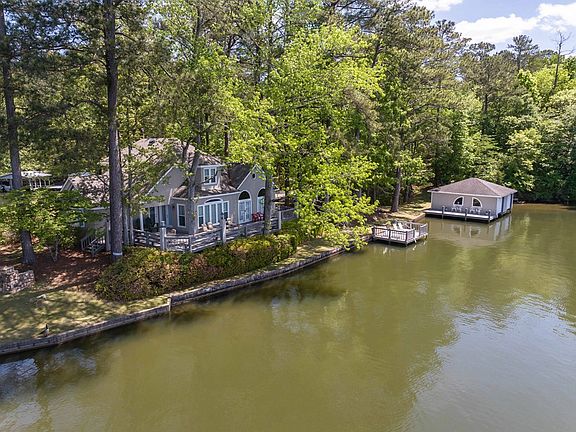 3rd image of 654 Sunset Dr W