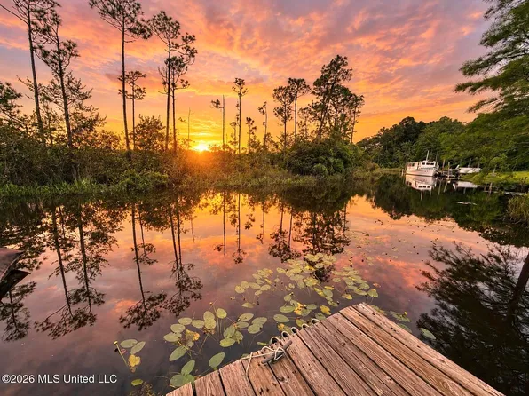 8713 Bayou Castelle Dr, Gautier, MS 39553