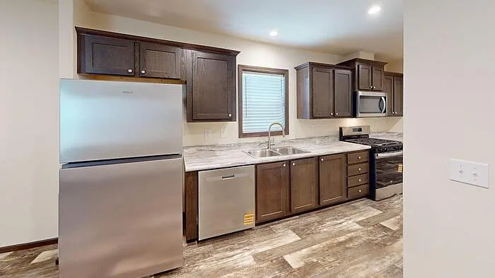 130 Northwest Dr — Photo 2