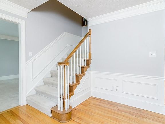3rd image of 2725 Winthrope Way