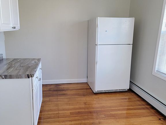 5th image of 154 Burgess Ave #1