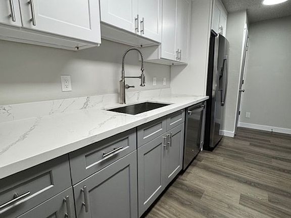 3rd image of 1501 California Ave SW APT 206