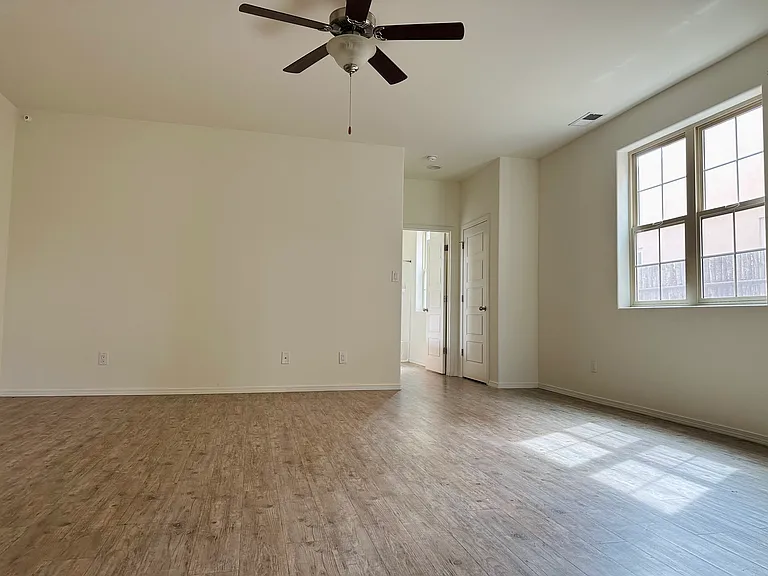 37 Oshara Blvd — Photo 5
