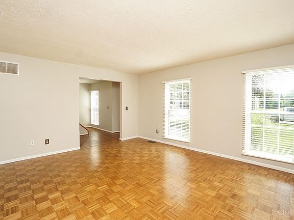 5th image of 9921 Montclaire Dr