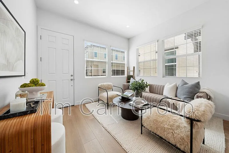 2 bed, 2.0 bath, 798 sqft, $3,895 — Photo 3