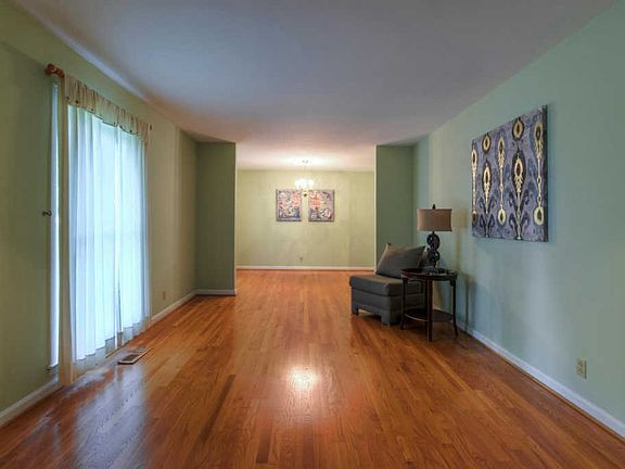 5th image of 402 Bellwood Dr