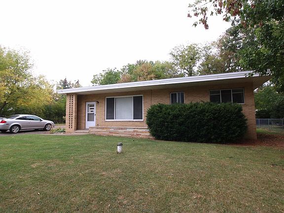 3rd image of 1410 McEwen St