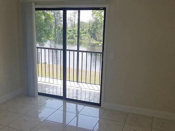Bedroom, with access to private balcony