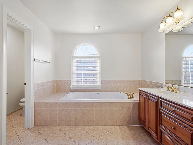 7720 Spoleto Ln — Photo 32