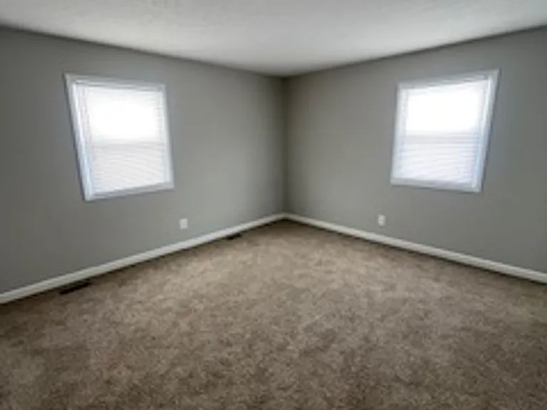 2212 E Queens Way — Photo 17