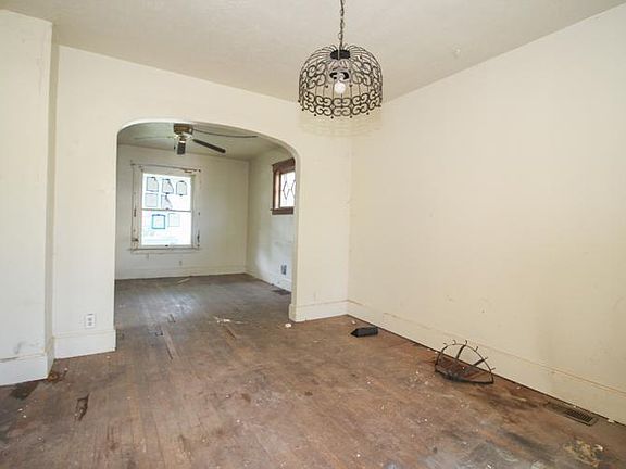 2nd image of 230 Spruce St