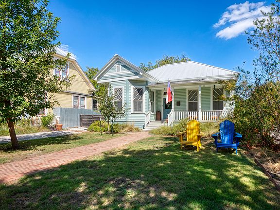 3rd image of 211 Devine St