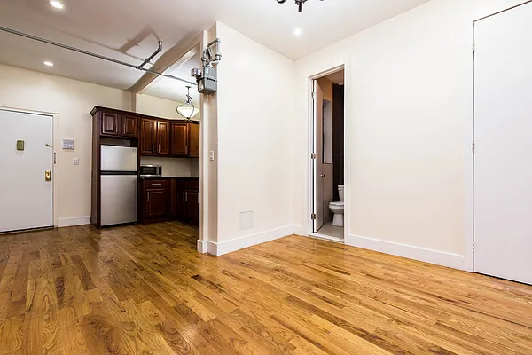 Rented by Nooklyn NYC LLC | media 54