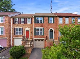 4262 Fox Lake Dr, Fairfax, VA 22033