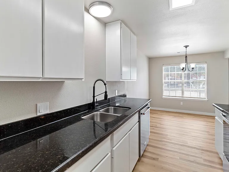 701 Balcones Dr #E — Photo 19