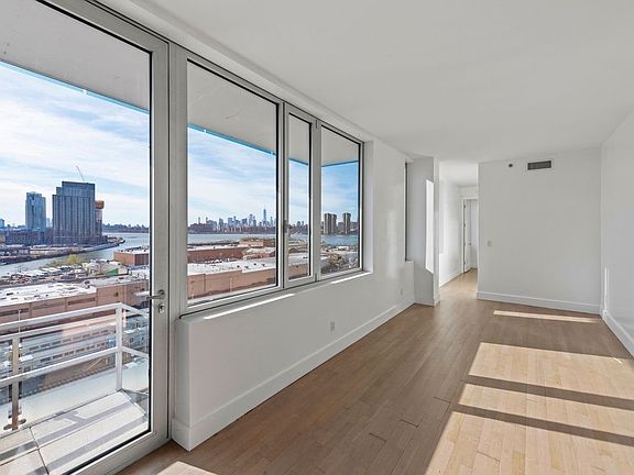 5th image of 525 Borden Ave #8L