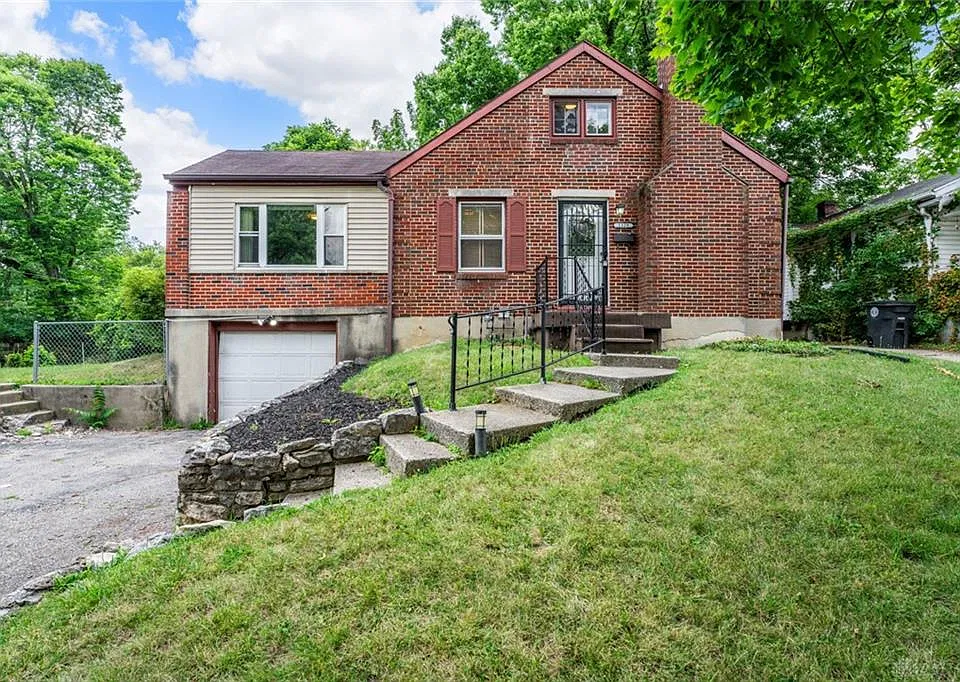 1329 Shaftesbury Rd