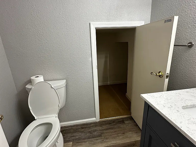 301 Warmcastle Ct — Photo 34