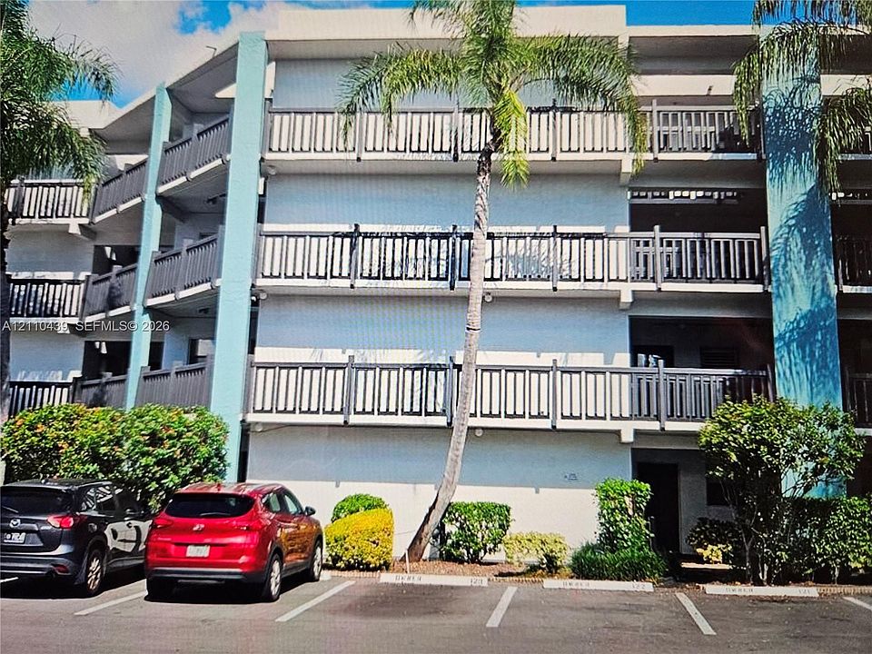 1st image of 1021 Mockingbird Ln APT 105