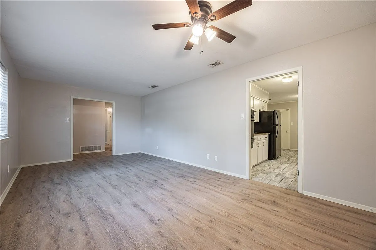 1313 East Sherman Drive — Photo 3