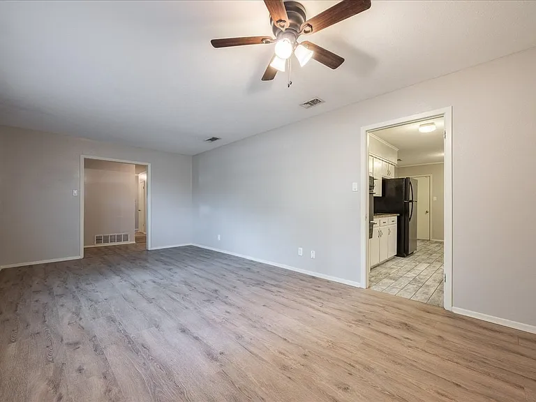 1313 E Sherman Dr — Photo 3