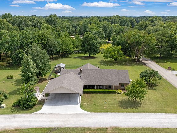 2nd image of 730 Lori Ln