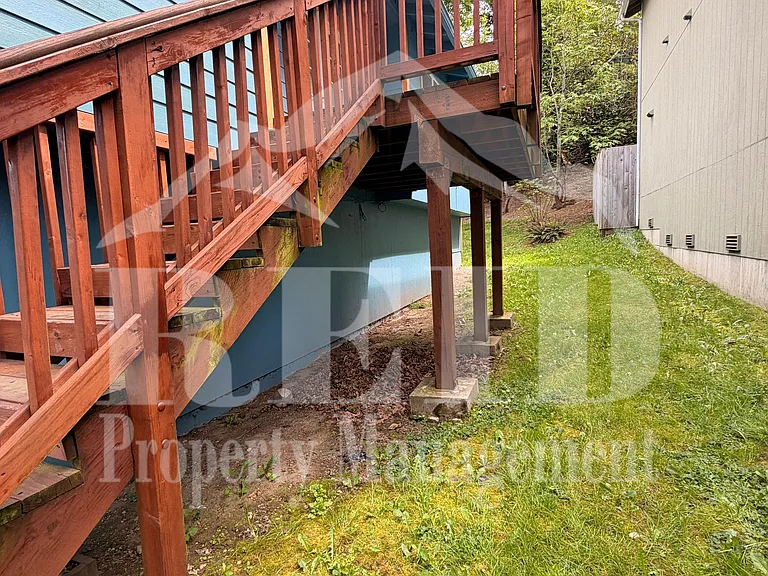 512 S Constitution Ave — Photo 30