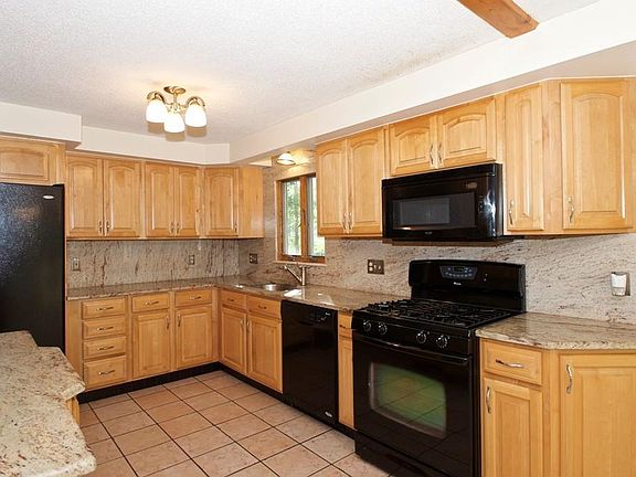 2nd image of 27 Hughes St