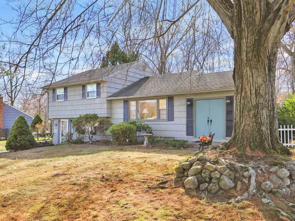 79 Algonquin Drive, Wallingford, CT 06492