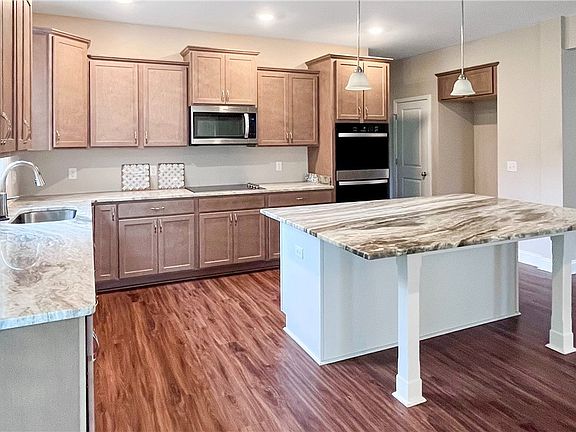 3rd image of 119 Enclave Boulevard