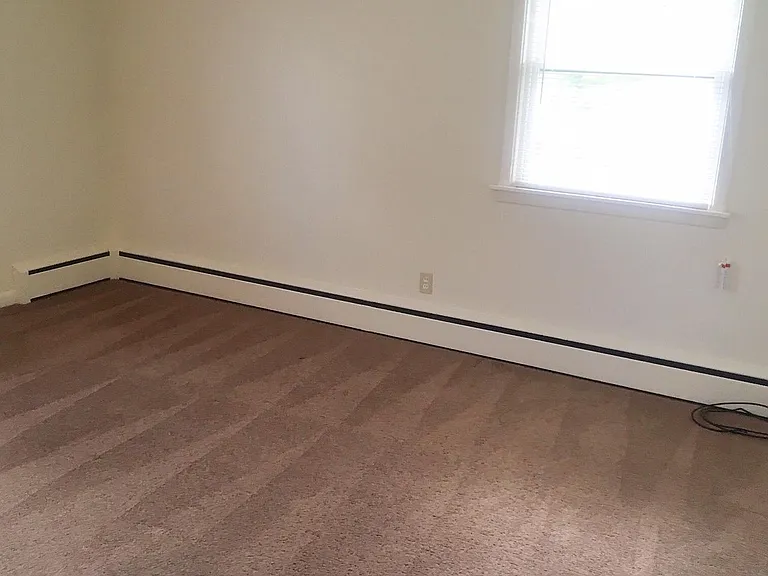 415 Moore Ave — Photo 8