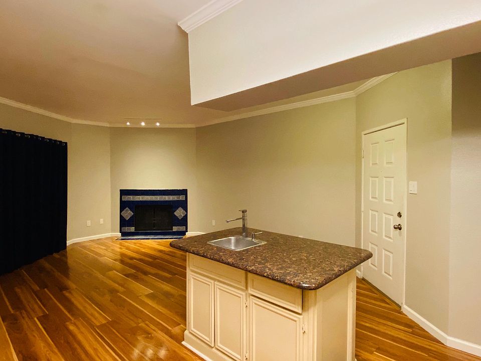 1st image of 10855 Meadowglen Ln APT 812