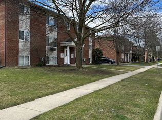 1289 Abbott Dr APT 1, Elgin, IL 60123