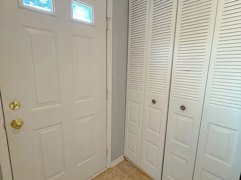 7718 Kelley Ct — Photo 2