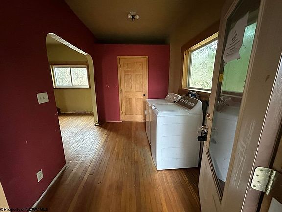 3rd image of 146 Roy Rd
