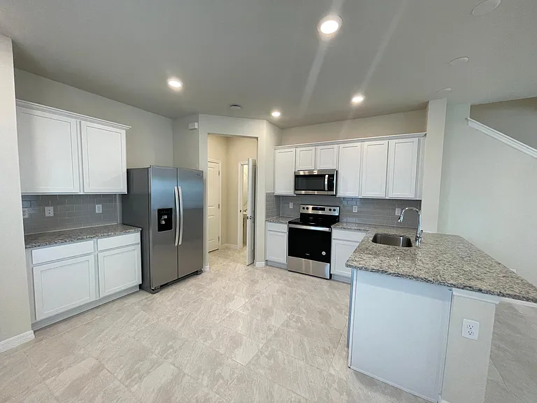 4654 Green Palm Ln — Photo 5