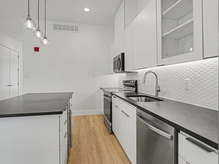 2217 N Fitzhugh Ave #202 — Photo 10