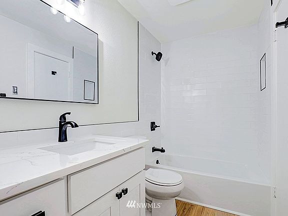 4th image of 13772 NE 60th St APT 183