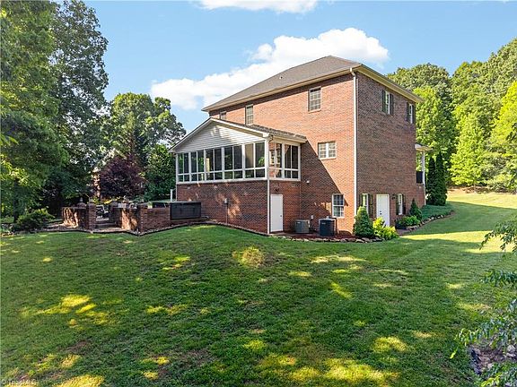 3rd image of 1380 Ridgewood Cir