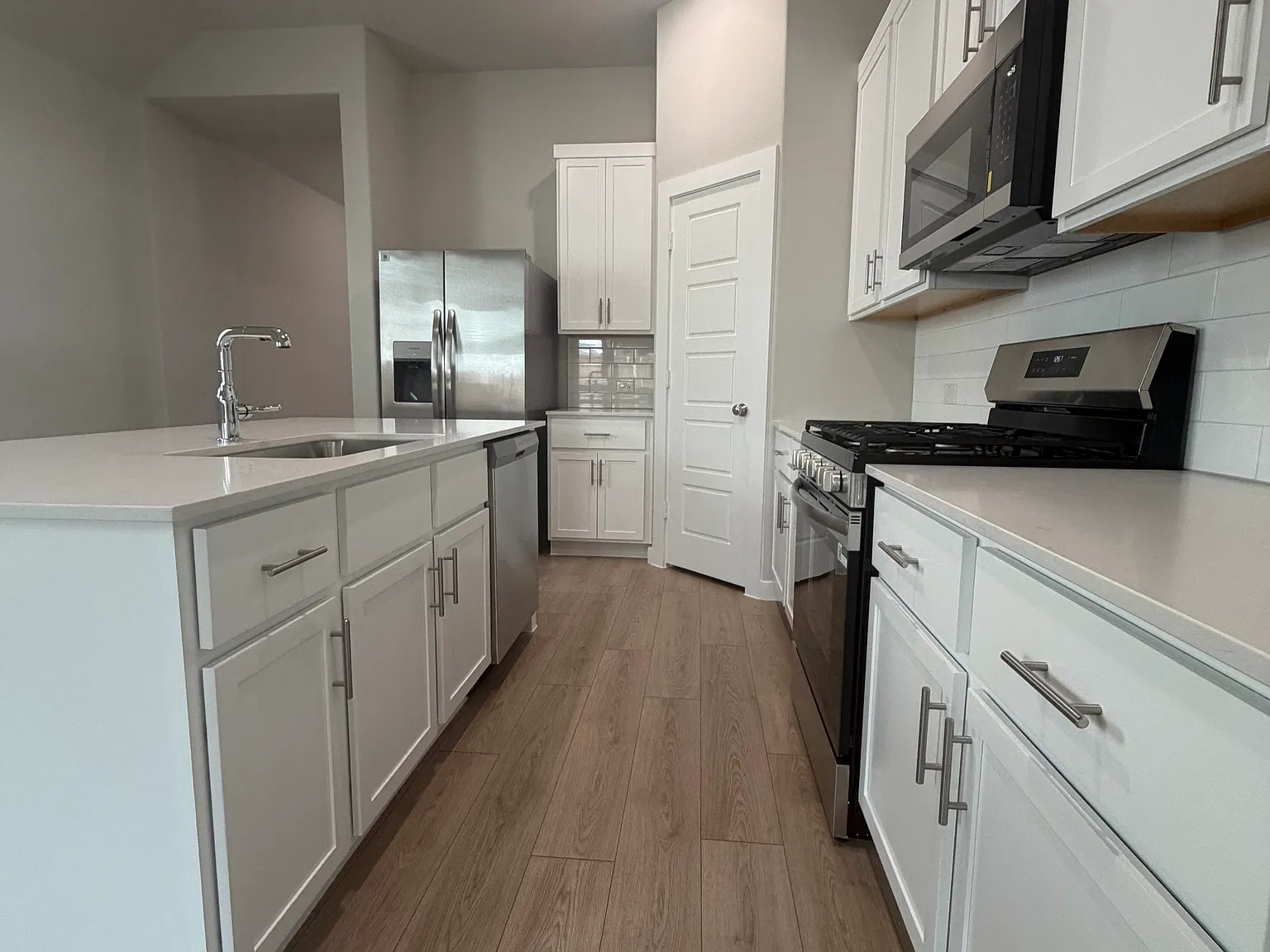 3 bed, 1500 sqft, $2,250 — Photo 3
