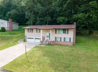 1781 Buena Vista Dr, Coshocton, OH 43812